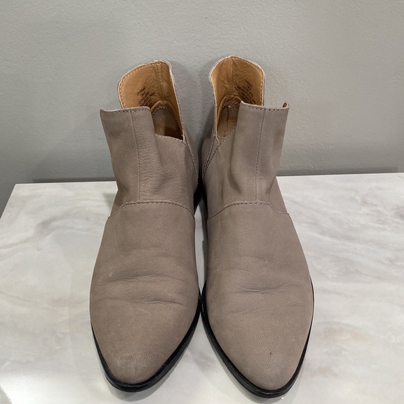 Lucky Brand Nude Beige Leather Ankle Booties Size 7.5 - Picture 7 of 10